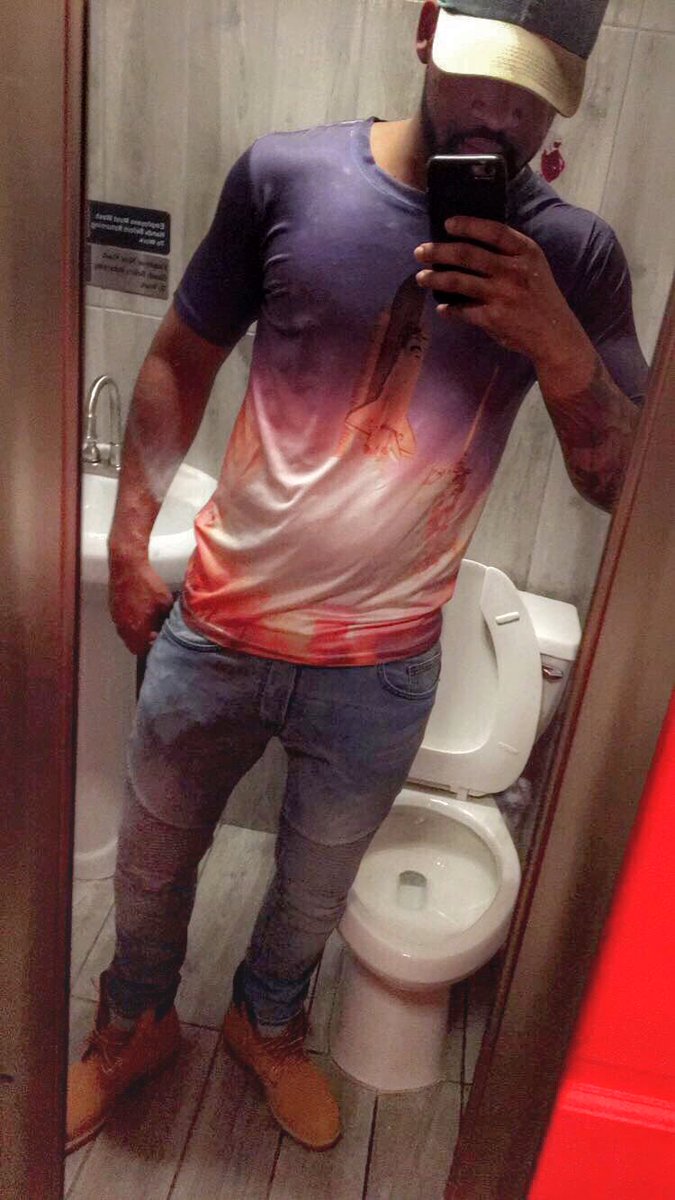 jacksonroman_'s tweet image. Bout to take off just like my shirt 😂🤘🏽🔥 #regularshit😈