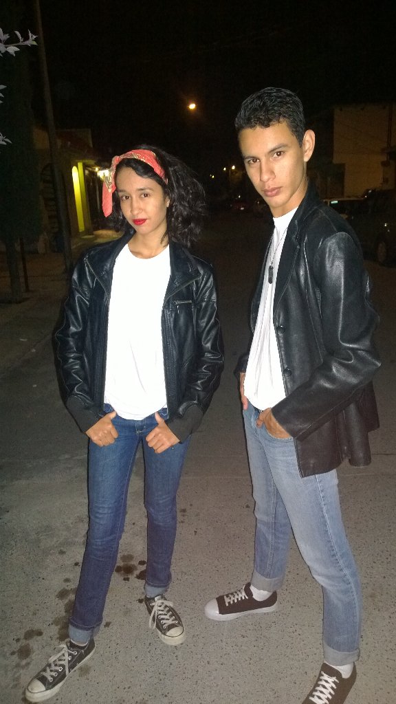 MobileGirl8's tweet photo. Partner in crime 😎
#Beffi #LikeThe50's #Rockn'Roll https://t.co/O6j5dRWtf2