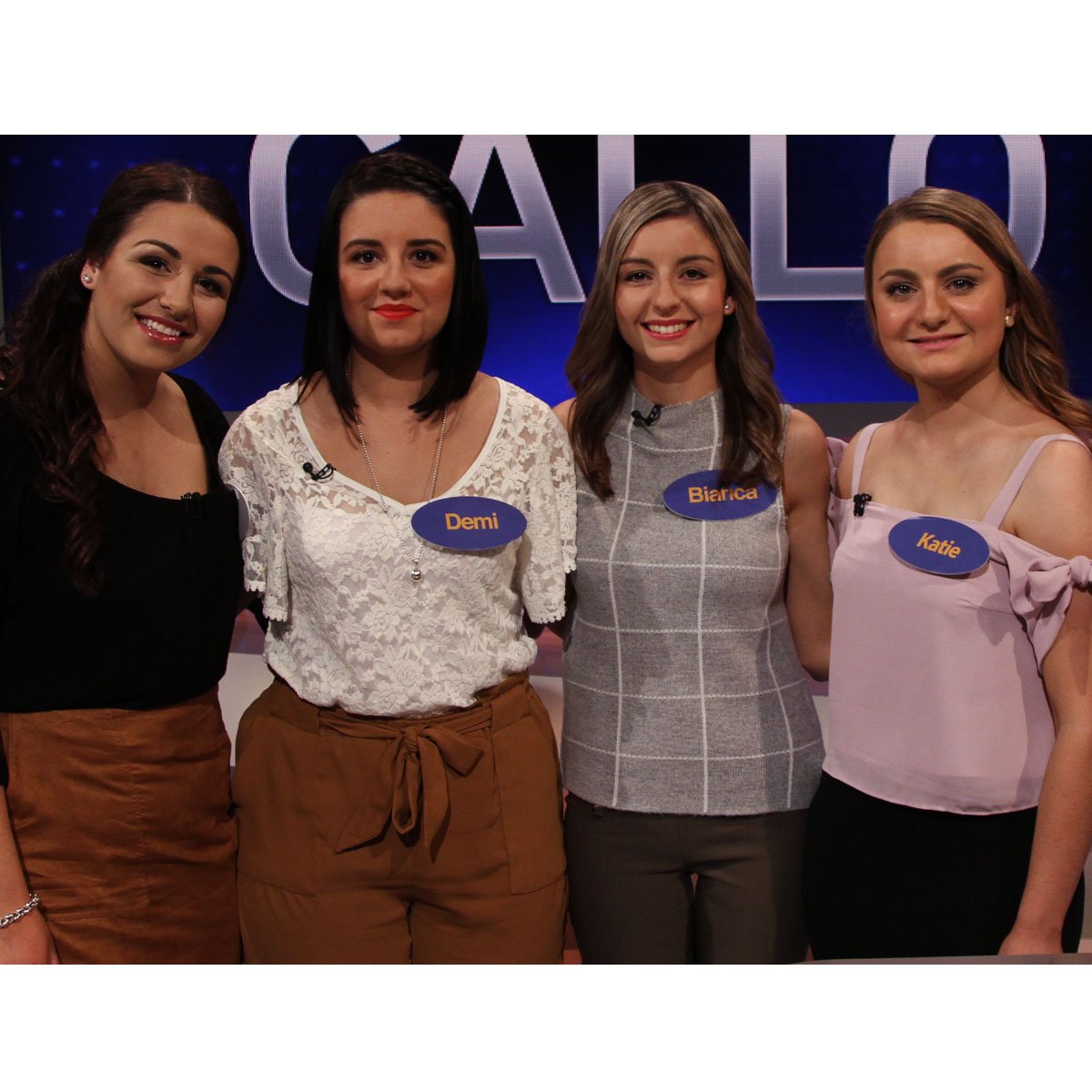 FamilyFeudAU's tweet image. Coming up next the HUNTER family take on the GALLO family. Tune in on TEN #FamilyFeud #Surveysays #6pmtonight