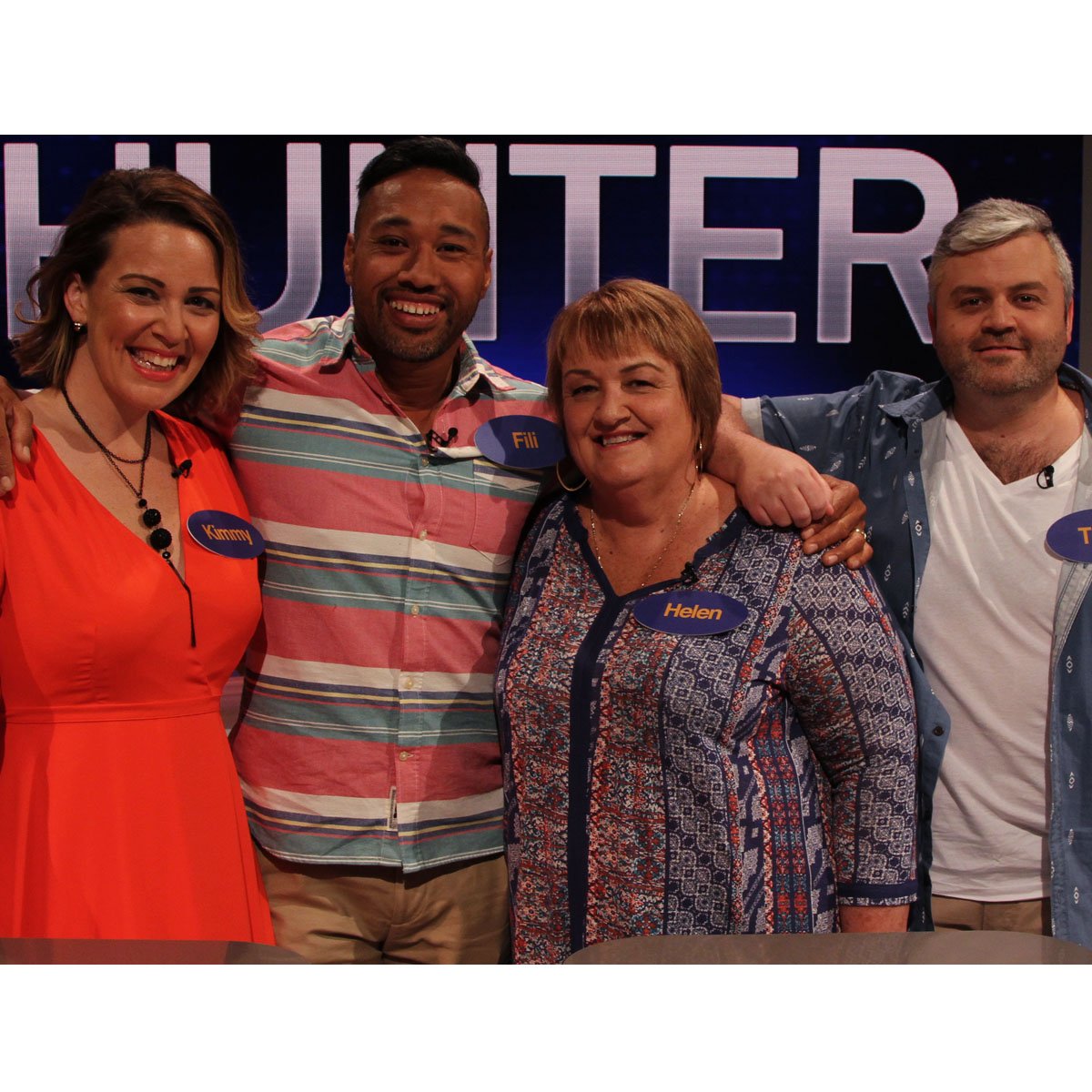 FamilyFeudAU's tweet image. Coming up next the HUNTER family take on the GALLO family. Tune in on TEN #FamilyFeud #Surveysays #6pmtonight