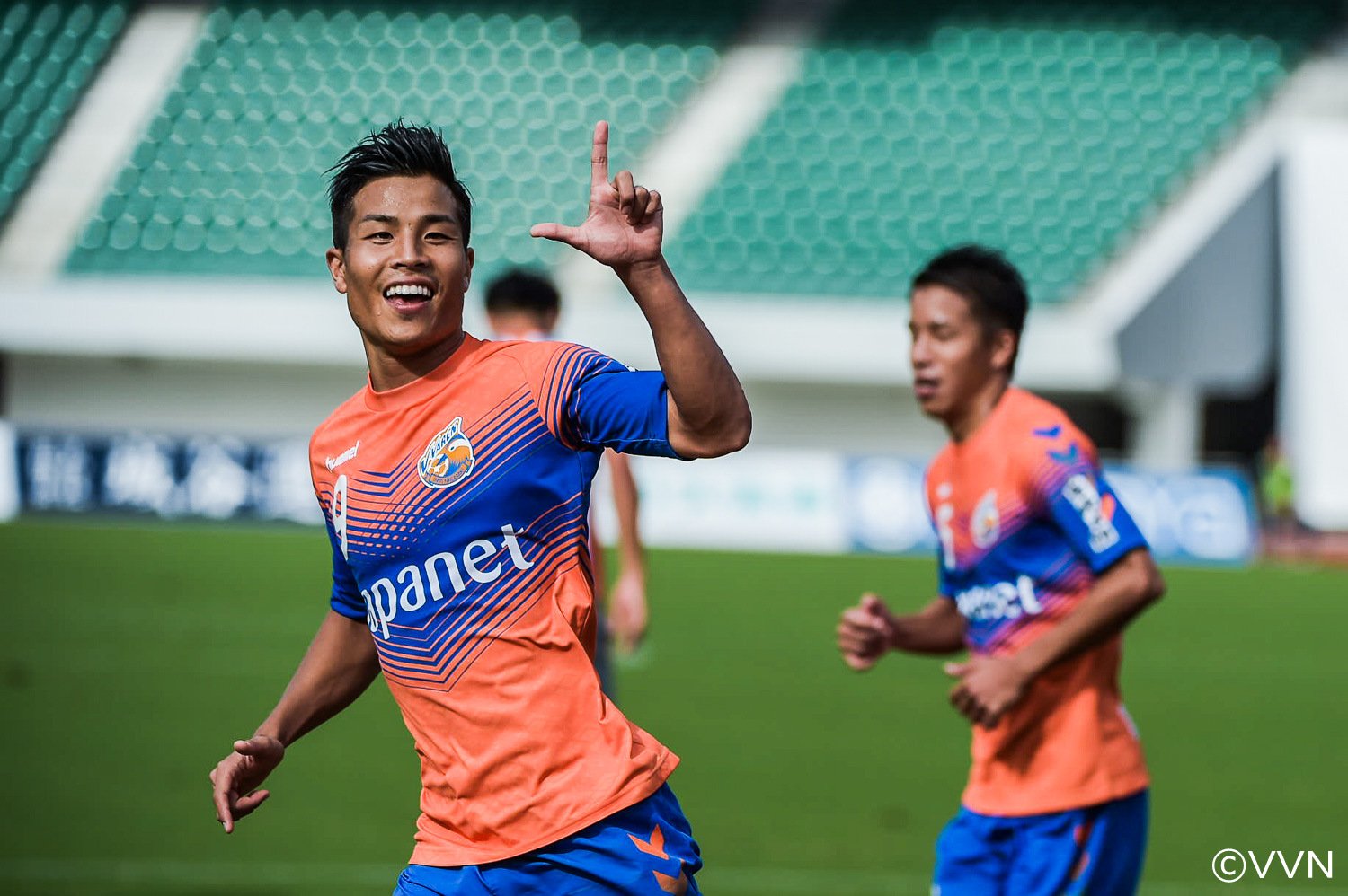 ｖ ファーレン長崎 公式 試合終了 16明治安田j2第37節 ｖ ファーレン長崎vsレノファ山口ｆｃ 本日の山口戦は２対１で勝利 ご声援ありがとうございました 次節はアウェイ 千葉戦 クラブへのご声援をよろしくお願いします T Co