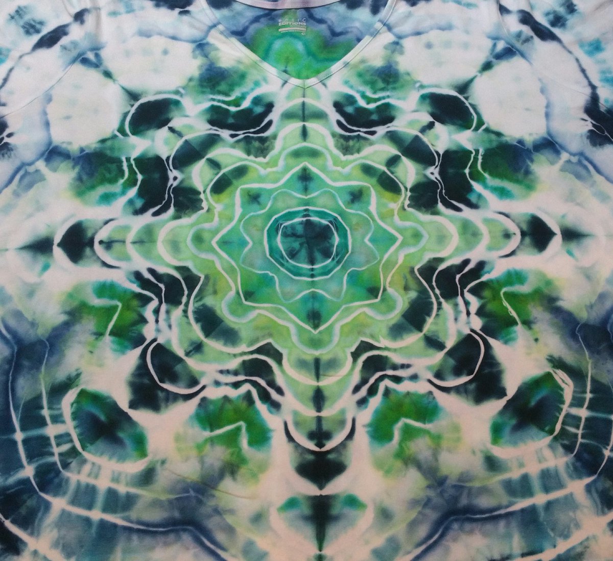 jasecase13's tweet photo. #JAYDYES #PSYCHEDELIC #HANDDYED #TIEDYE #art #customcolours #wearableart #icedye https://t.co/vZBKTPOJjk