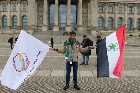 علمتنا حرکة النضال نحن جيل الشباب
لما سلكنا الدرب كنا نعلم/أن المشانق للعقيدة سلم
مظاهرة النضال برلين برلمان ألمانيا