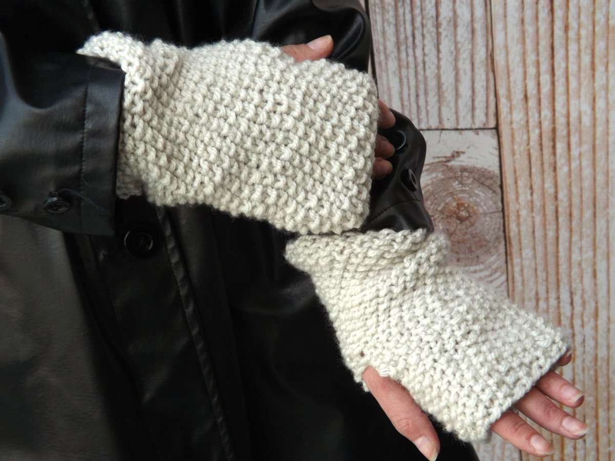 JTangledThreads's tweet photo. Fingerless Gloves - White Knit Fingerless Mitts - Texting Gloves … https://t.co/Re51Ulyp1I #Etsy #Jenstangledthreads https://t.co/qaktBVBt88