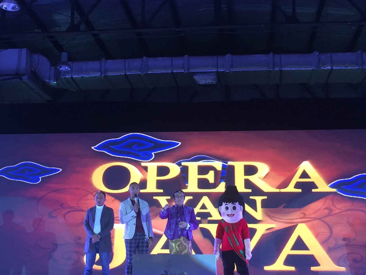 TRANS7's tweet photo. Dalang dan wayang @OVJ_kitelagi menghibur para pengunjung di #IBX2016. https://t.co/aAVOqlhm0v