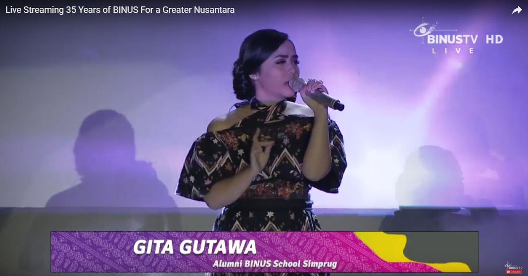 BinusTV's tweet photo. @gitagut selaku alumni @BINUS_Simprug membawakan beberapa lagu andalannya, memeriahkan #35thBINUS #GreaterNusantara.https://t.co/582gm3kBfb https://t.co/a6gAoFQcDf