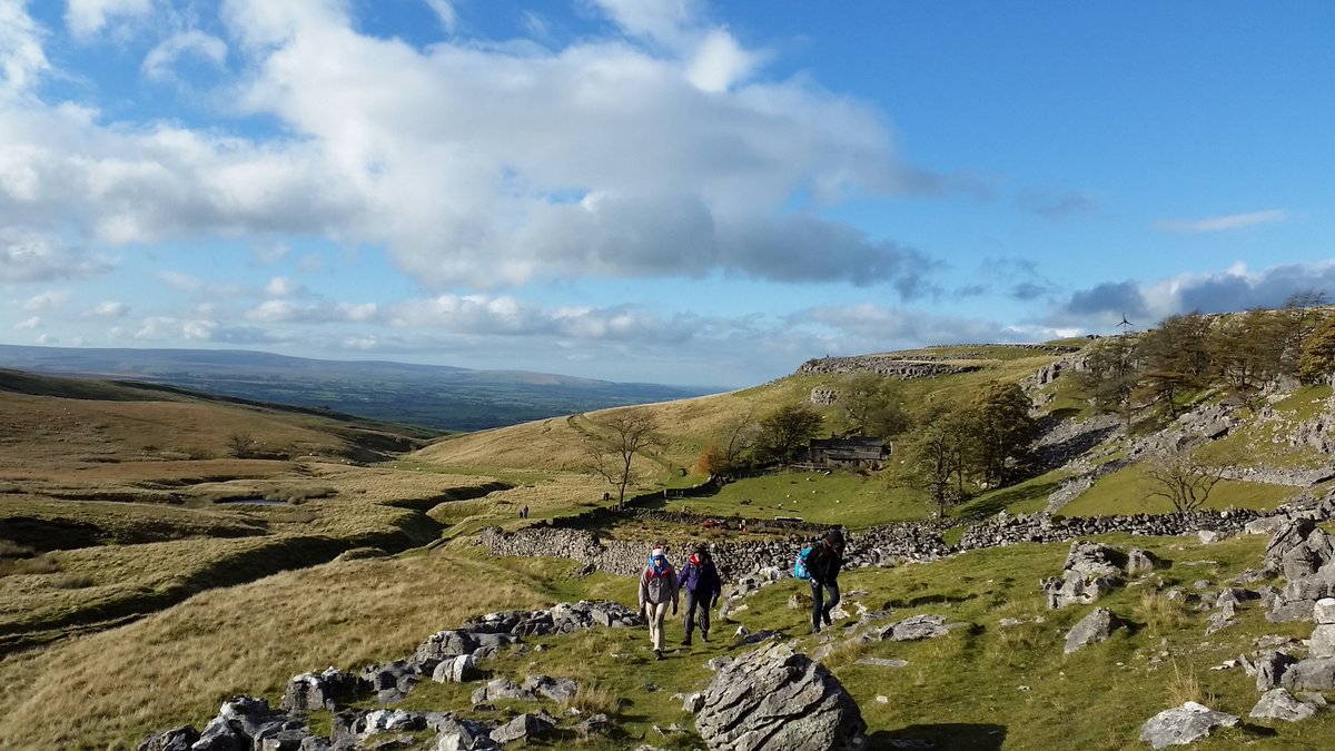 UOLPCSBSociety's tweet photo. Another sunny day having a stroll up Ingleborough! #geology #pcsb #fieldtrip https://t.co/GZqvOcv0BB