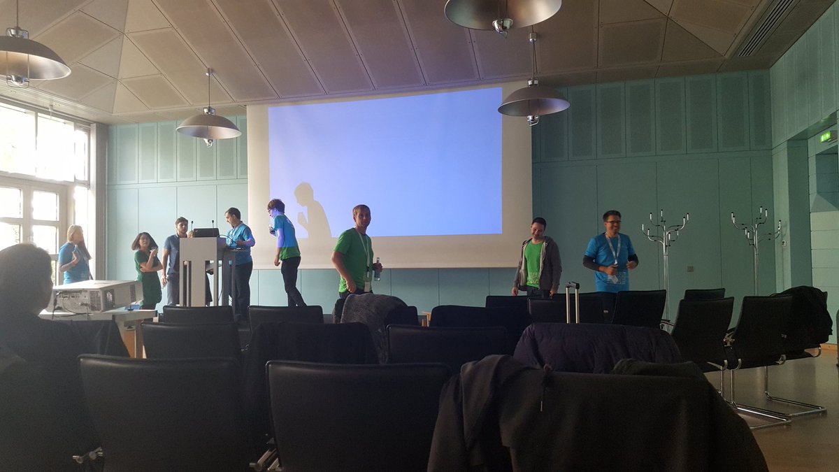 #innovatehc Die letzten Vorbereitungen in der TK laufen - gleich beginnen die Pitches. #Hackathon