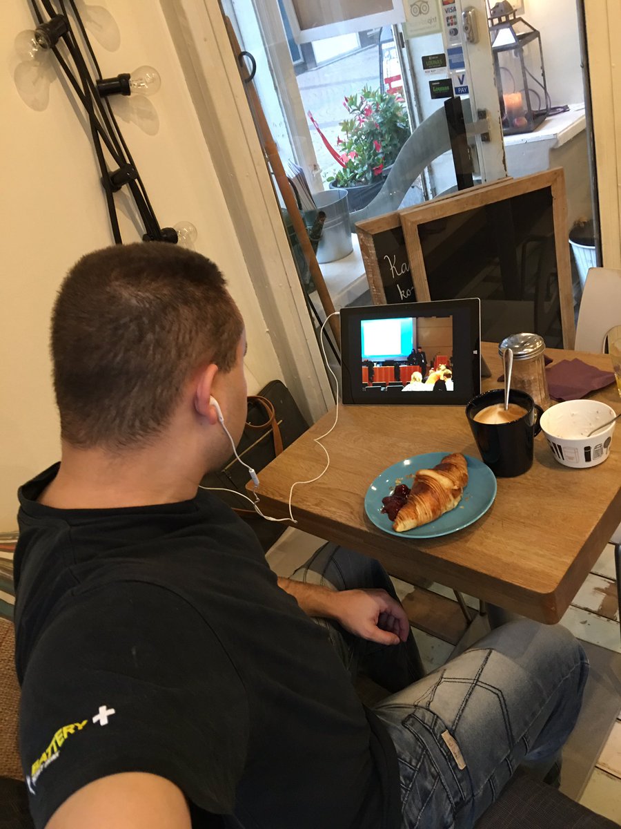 tre_kenut's tweet photo. #kenu16 etänä. Melkein kuin olis ite paikalla! #digitalization #anywhereization #nykyaika #etätyö 🎥🎙📡 https://t.co/ks1fdcYVLQ