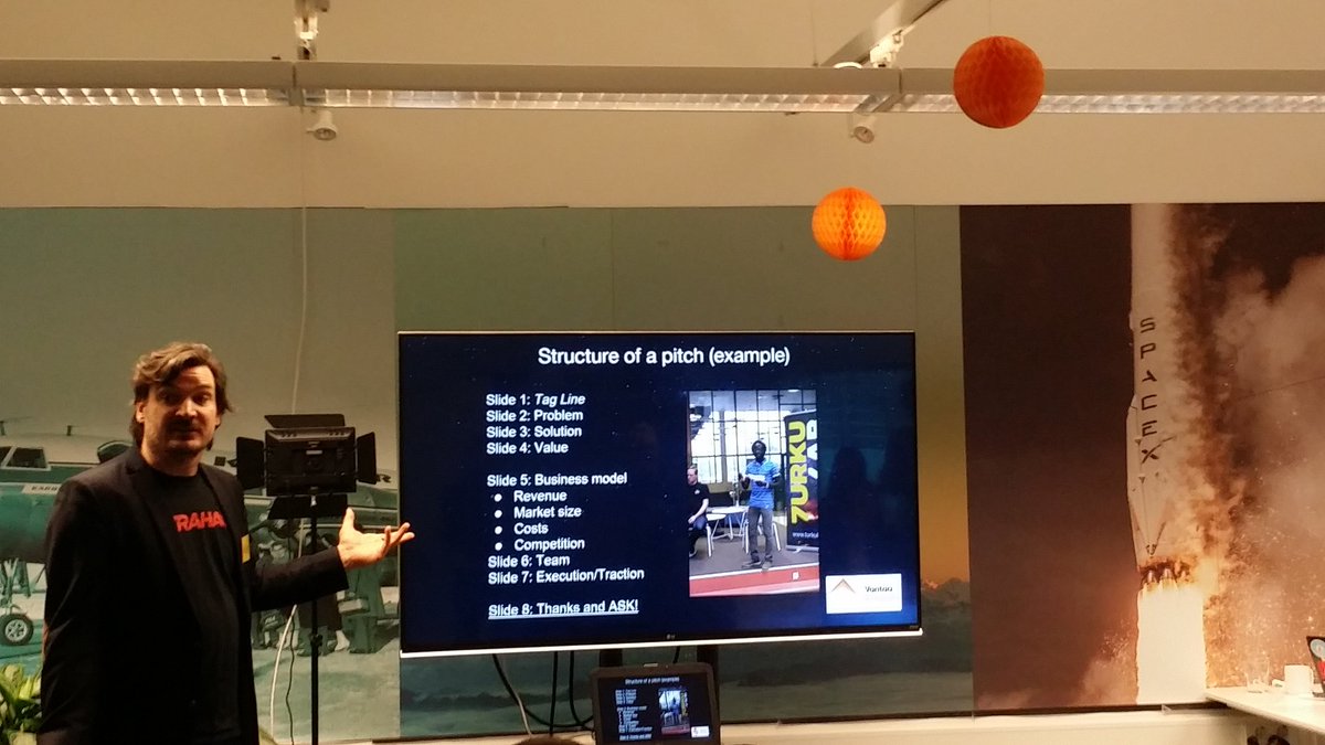 peuhkuri's tweet photo. #Business and #innovation coach @mikkojarvilehto is suggesting us elements for #finalpitch - decisive moments ahead #acb2016 @AviapolisCity https://t.co/7ngmzVXhSm
