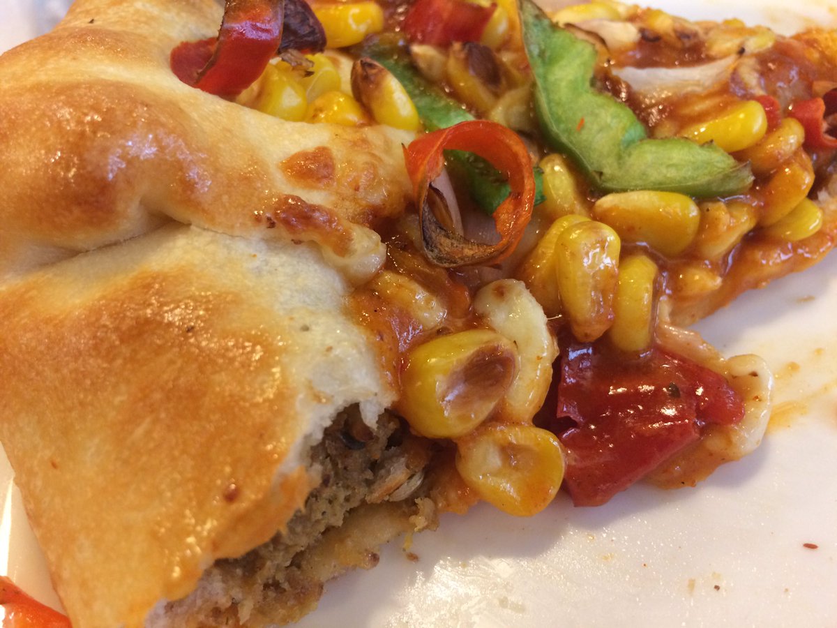 Veg Seekh Kebab Crust #PizzaCrustFestival <a href="/PizzaHutIN/">Pizza Hut India</a> OMG!!! YUMMMM 😍 #🍕
