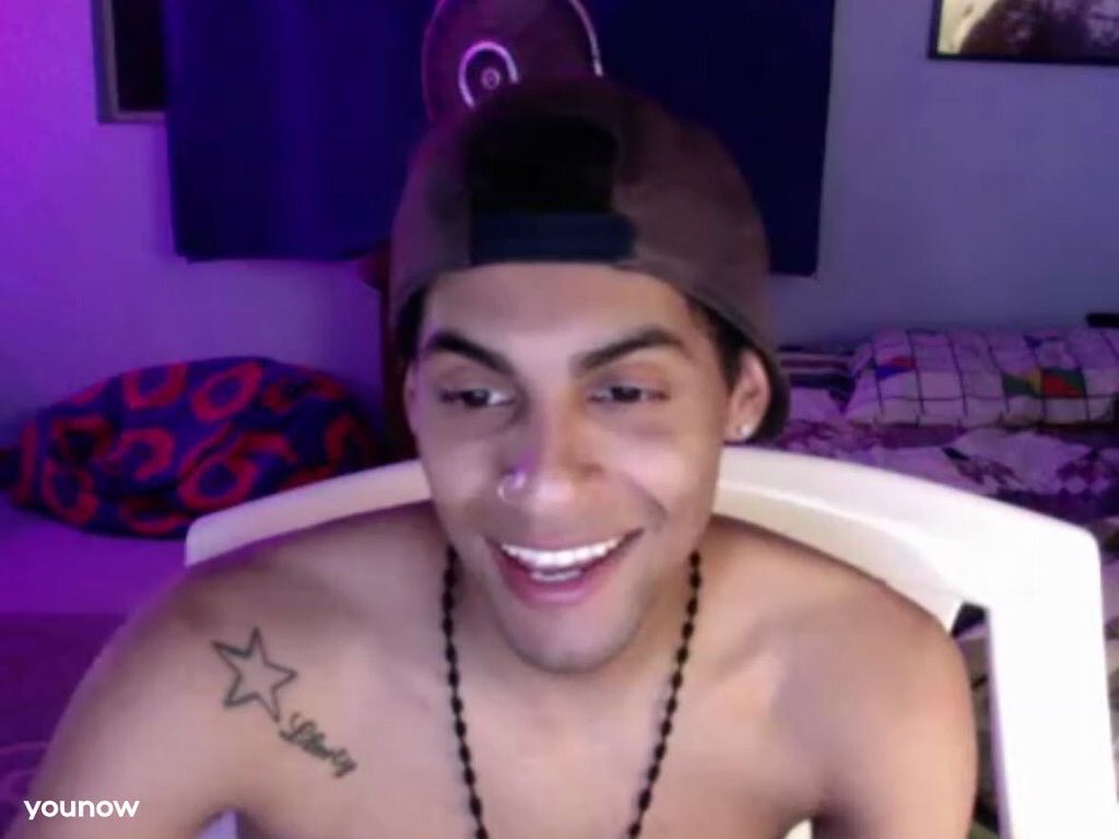 ayexamanda's tweet photo. My favorite thing is seeing @EM3_Music happy and on @YouNow 💞 #FreeEM3 https://t.co/gP8poXKo67