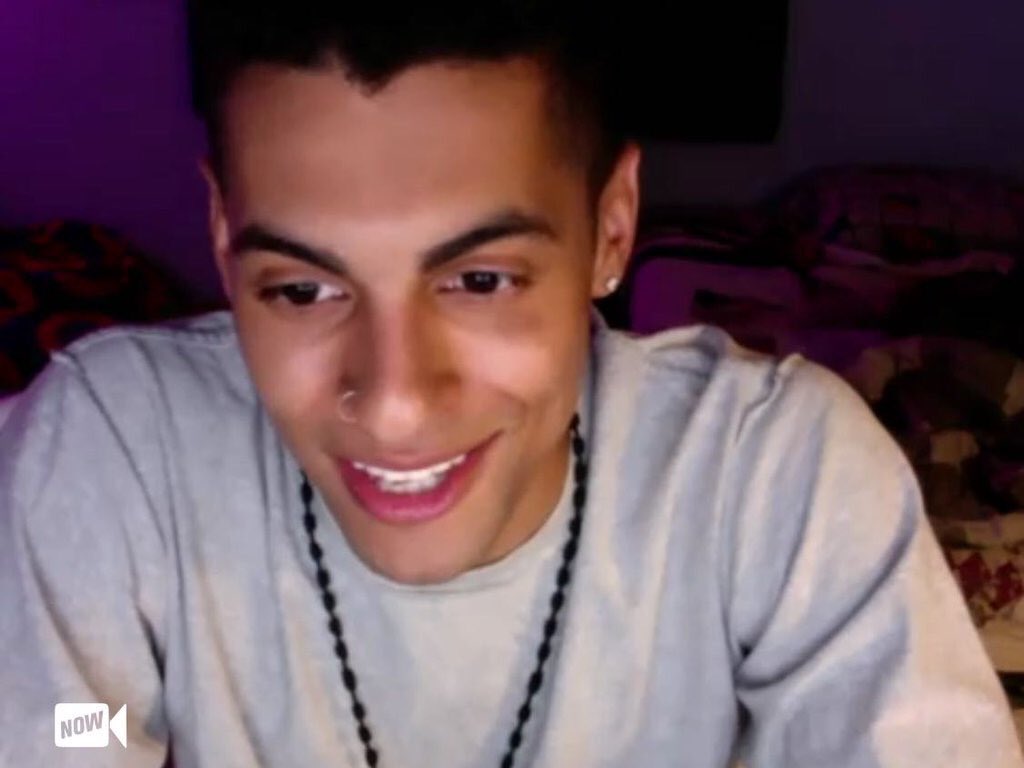 ayexamanda's tweet photo. My favorite thing is seeing @EM3_Music happy and on @YouNow 💞 #FreeEM3 https://t.co/gP8poXKo67