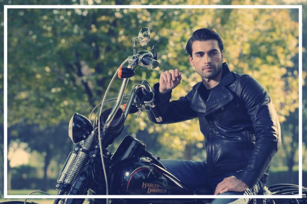 Modanın vazgeçilmez rengi siyah ile kaliteli derinin muhteşem buluşması! deriderim.com #deriderim #erkekmont #deri #siyah #moda