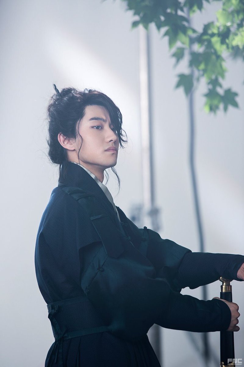 _dumbtaexx's tweet photo. I SWEAR HE IS FREAKING ATTRACTIVE AND HOT IN THESE PICTURES!!😍💯🔥💖 #KwakDongYeon #MoonlightDrawnByClouds https://t.co/B6u4yKUZR8