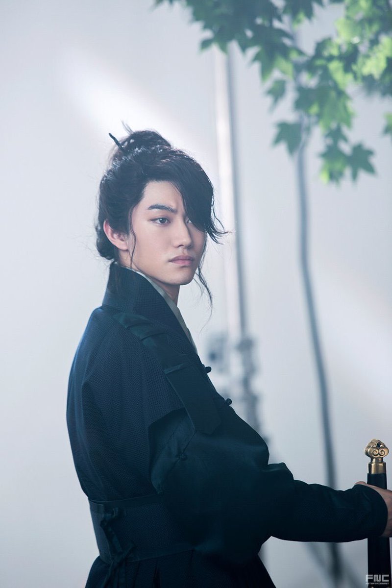 _dumbtaexx's tweet photo. I SWEAR HE IS FREAKING ATTRACTIVE AND HOT IN THESE PICTURES!!😍💯🔥💖 #KwakDongYeon #MoonlightDrawnByClouds https://t.co/B6u4yKUZR8