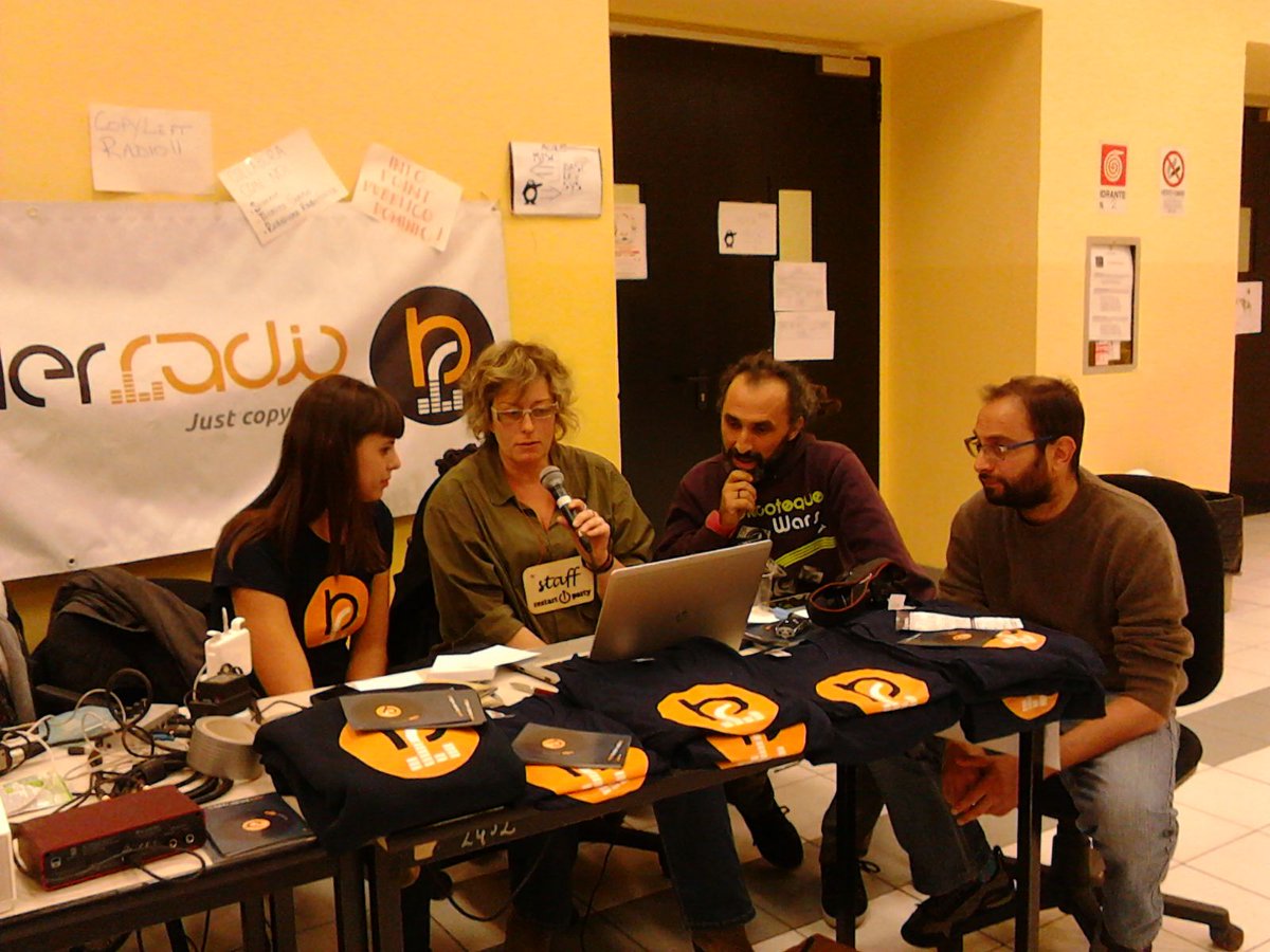 Border_Radio's tweet photo. Interviste e diretta del @LinuxDayTorino 16 @Border_Radio, presto online i podcast! #freesoftware #cultura digitale #LinuxDay2016 #linuxday https://t.co/S85wYLy2PI