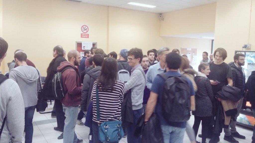 Border_Radio's tweet photo. Interviste e diretta del @LinuxDayTorino 16 @Border_Radio, presto online i podcast! #freesoftware #cultura digitale #LinuxDay2016 #linuxday https://t.co/S85wYLy2PI