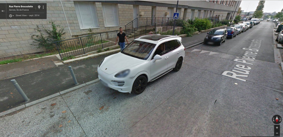 0xPocho's tweet photo. Wsh j'me baladais sur Google Maps là tout d'un coup j'aperçois @KaarisOfficiel1 ds un 4x4 Porsche blanc à Sevran ptdrr #ohclick #zongoledozo https://t.co/xExgLgI8DE