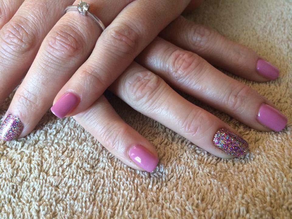 MBessex's tweet photo. Our clients are loving a bit of glitter! We approve 😍😍 #nailsessex #nails https://t.co/glnfFlUE4M