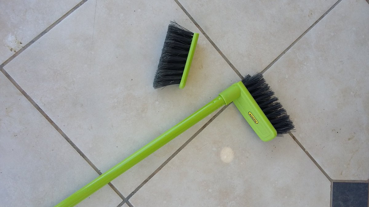 philmagomes23's tweet photo. I guess my title "Broomstick Babe" is truly living up to the brand ... #stukkend https://t.co/rz8burDOJd