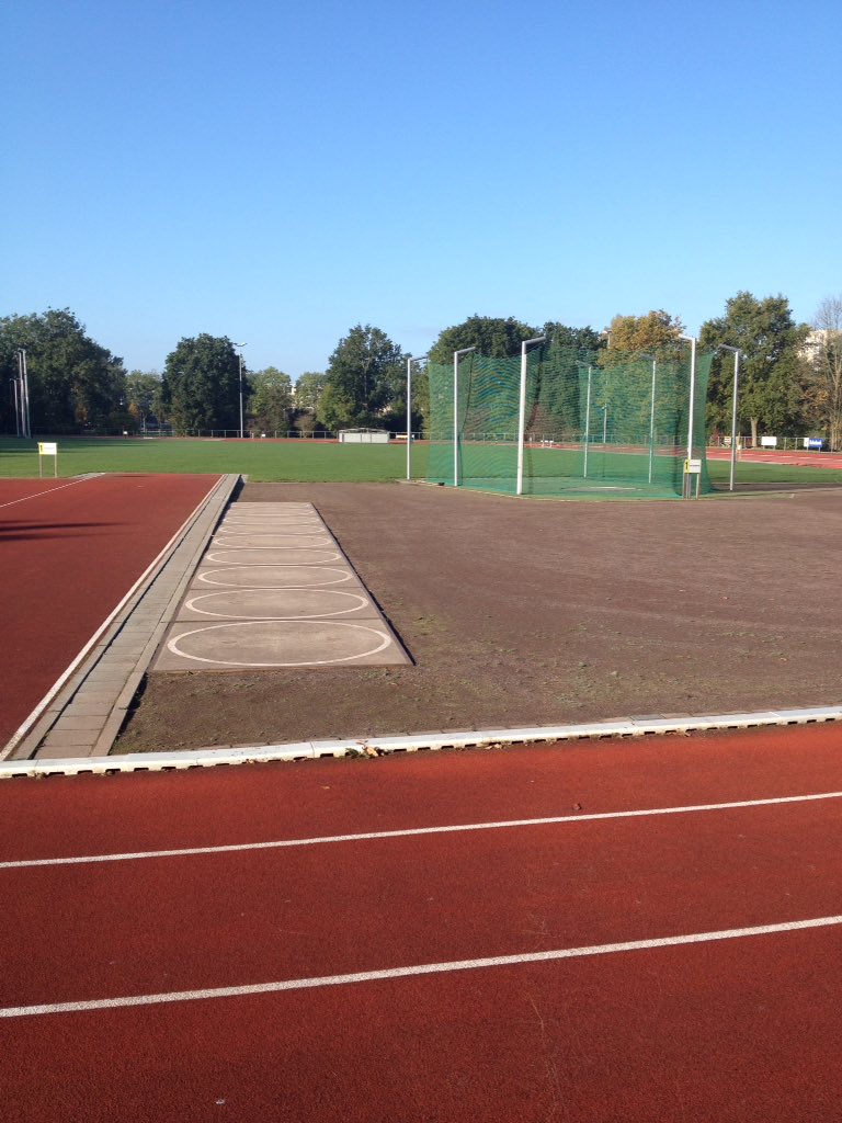 AlexvanZutphen's tweet photo. Wat een absurd lekker weer om motor te rijden en training te gaan geven.
Polsstok here we go https://t.co/cDG974keu8