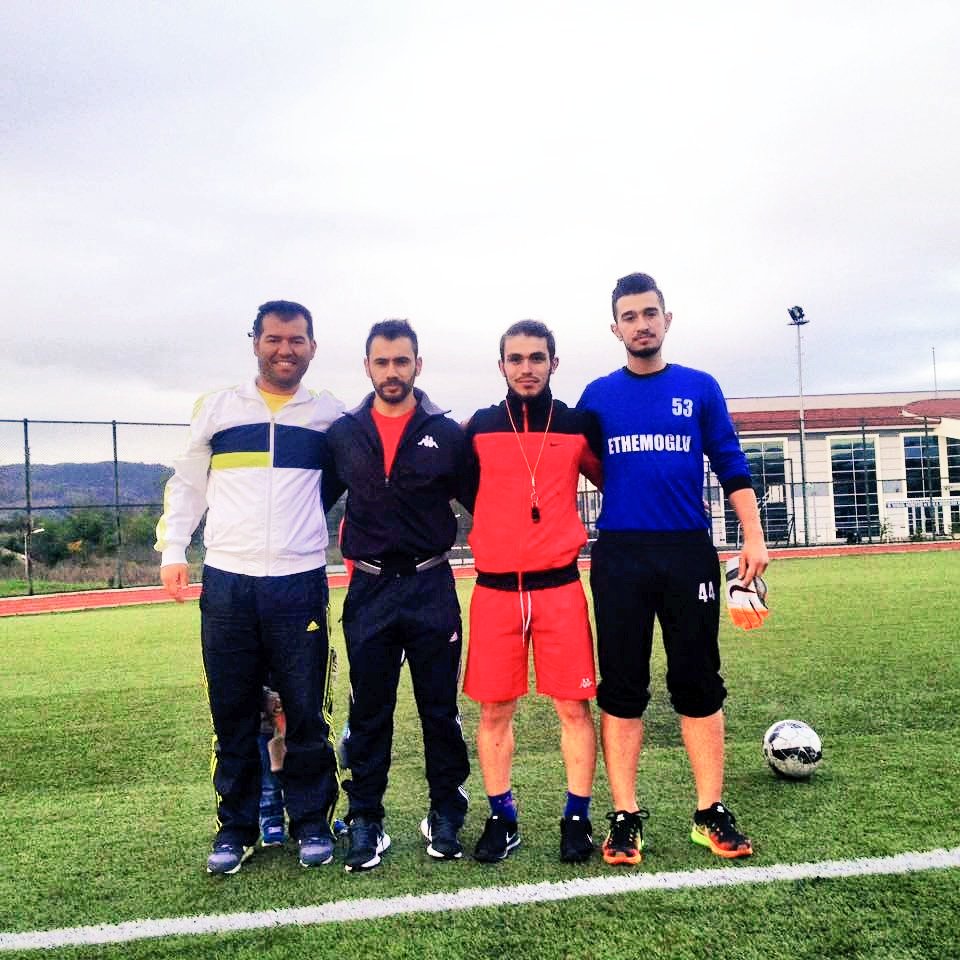 _Emir_han_'s tweet photo. Kemerspor antrenörler 😂 https://t.co/duh4xE8SbN