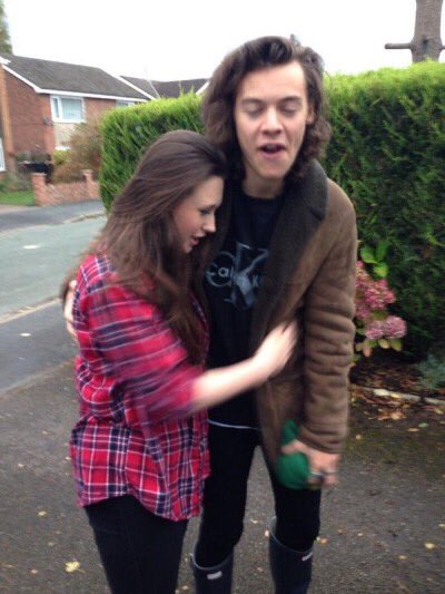 hstylespics's tweet photo. Harry with a fan in Holmes Chapel - 23.10.2014 https://t.co/qJ1tLZLCRt