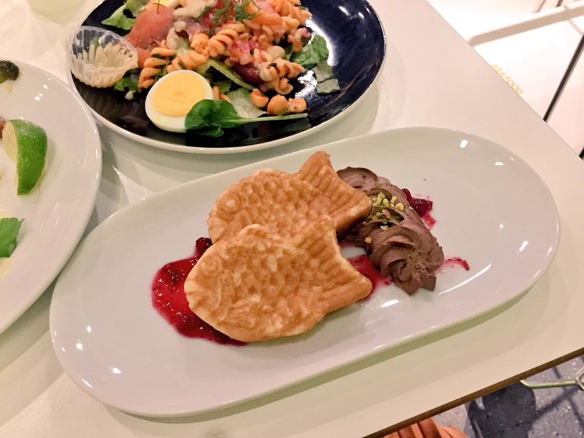 言ったもん勝ちｗIKEAの鮭のパンケーキが完全にたい焼きと話題にｗｗｗ