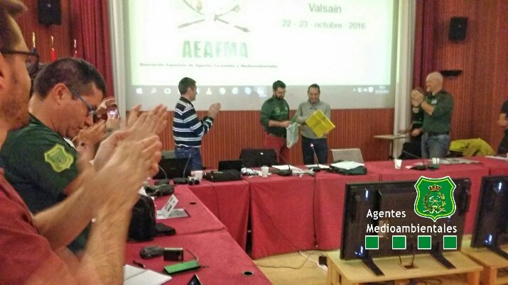 AgForestales's tweet photo. Resaca emocional tras homenaje a la Revista en Valsaín por #AEAFMA2016 . Compañer@s muy grandes. Enormes. AEAFMA fuerte, vital e ilusionada. https://t.co/JIZqVguA6G