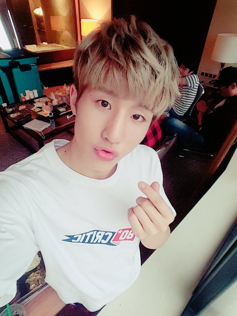 offclASTRO's tweet photo. 넌 내 옆에 있는 사람이 되고 싶다 있다..?? 
이거 재미있는것같아요ㅋㅋㅋㅋㅋㅋㅋ
#넌_으로시작하는_자동완성_글쓰기 https://t.co/H5oMI61VmW