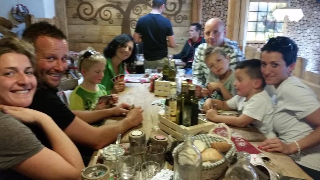 PejoAppartament's tweet photo. #buonadomenica #malghe #stablasolo #friends https://t.co/oztzvKeJv1