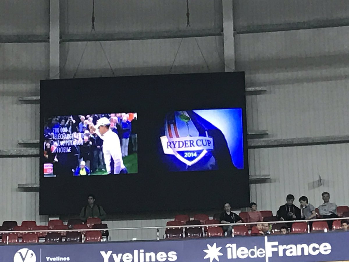 Promo pour la #RyderCup2018 sur les écrans du <a href="/Velodrome_nat/">Vélodrome National</a> aux #EuroTrack16 #golf #cyclisme #champions #France 🇫🇷🇫🇷🇫🇷