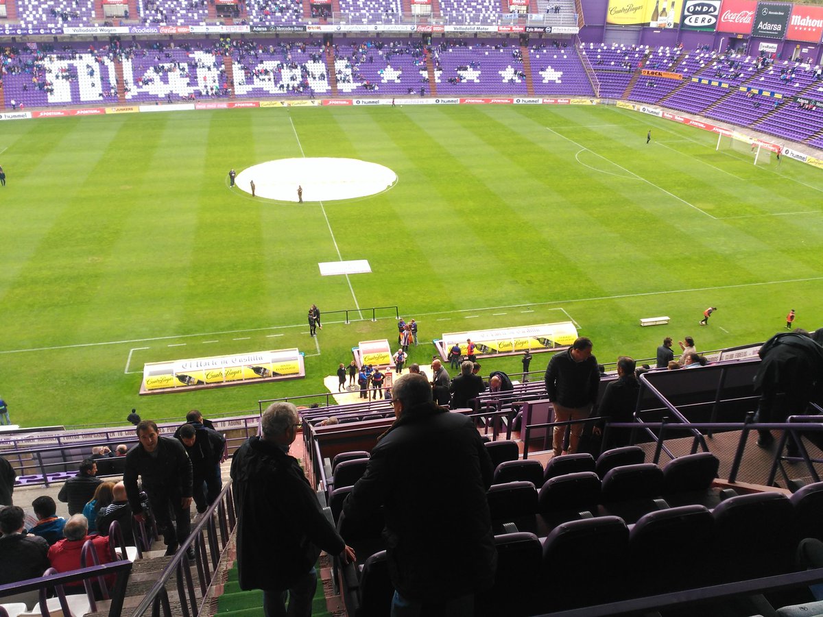 Falcon_eti's tweet photo. Gracias @realvalladolid siempre un placer ver a mi pucela y este año trato espectacular en el palco superior por cortesía de @recaderovall https://t.co/FxL3LzlwlY