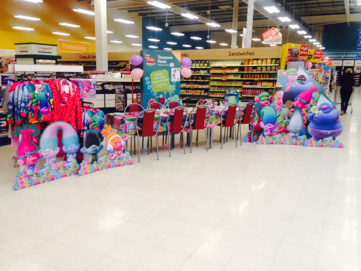 L8_Community's tweet photo. Ready and set up for #TrollsinTesco let's do this #funinwork #lovemyjob #bigkid ready steady go... @kemylassami @Emsyjayne19 @kazgall 😜👌🏻 https://t.co/onNphgQUO0