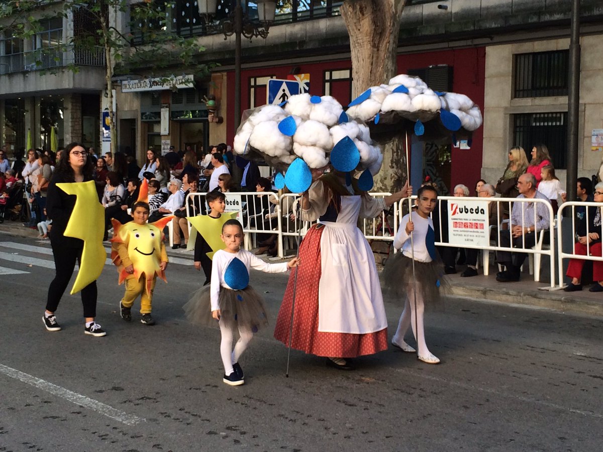 JLFXATIVA's tweet photo. El canvi climàtic ha estat el protagonista de la cavalcada infantil de @acfallamercat. https://t.co/7dsePprGQs