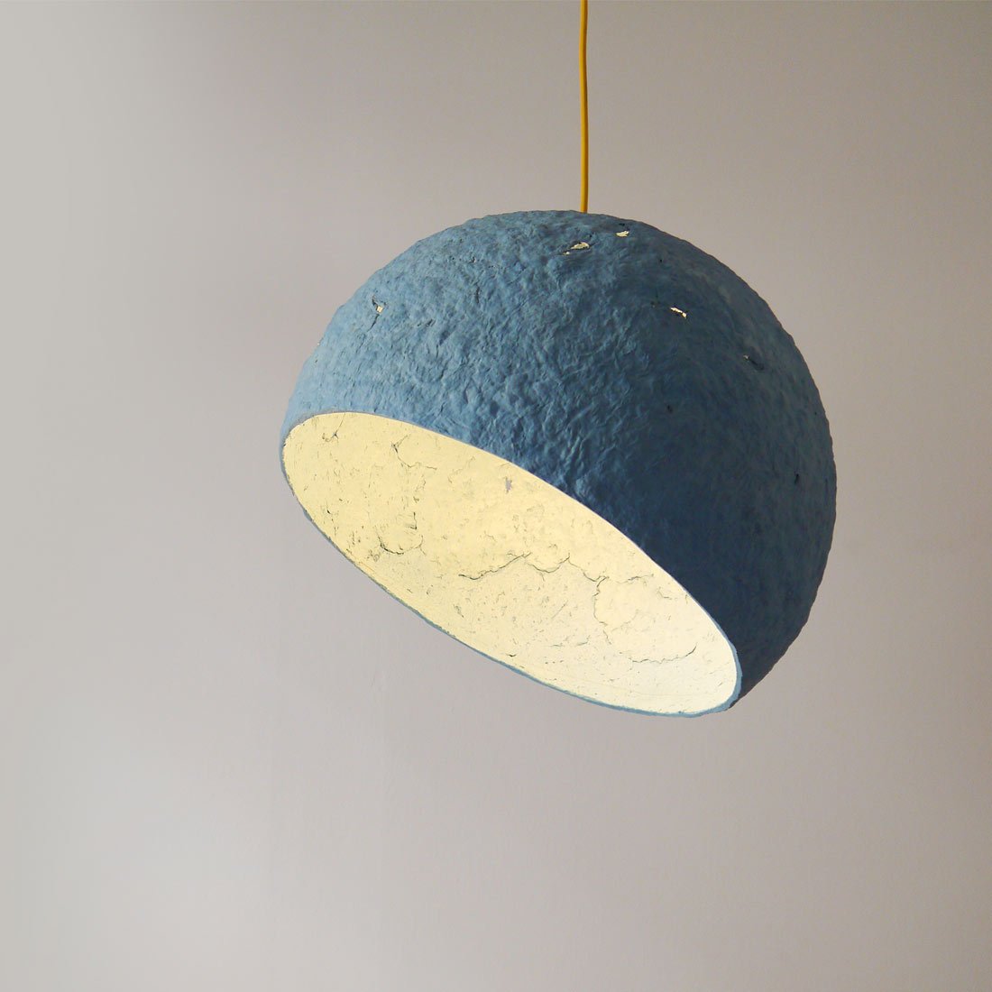 CreaReLab's tweet photo. Globe Blue paper mache lamp available at https://t.co/Qa7IO5pjdW #pulplamp #homeware #homedecor #papermache #minimaldesign #design https://t.co/DFRr2ps7JE