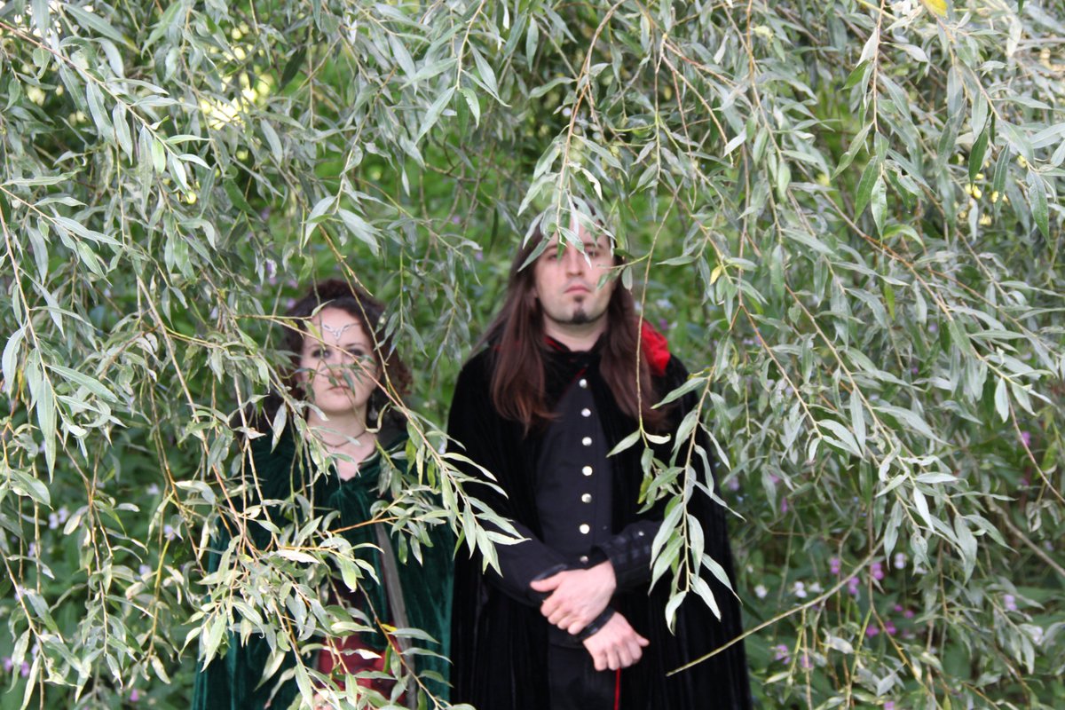 ValesElia's tweet photo. Greetings, friend! Be welcomed on the page of Vales Elia, the duo that deliver a mix of #Folk, #NewAge and #Darkwave music. ☀🌙 https://t.co/BxR78Xvw3U
