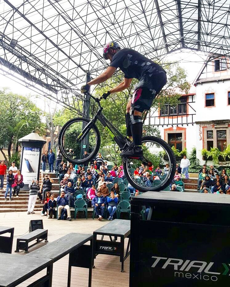 danicomastrial's tweet photo. The Bikeshow goes on!! @jitsietrials @OriginalWD40 @rebelbloodco #danicomas #biketrial #biciexpo #Mexico #trials #adventures #bici #jump #1 https://t.co/aVUNwQnvMk