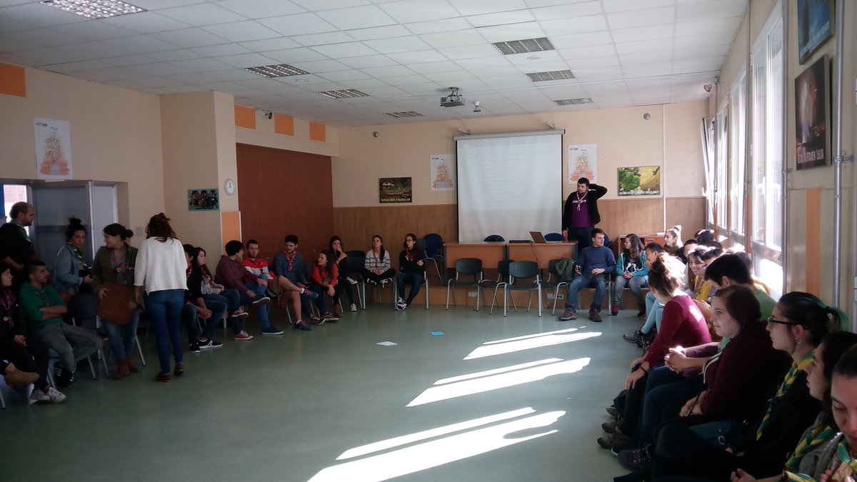 Euskai_'s tweet photo. Asamblea eskaut ezkermeatzaldeal en @lasallesestao  compartiendo en zona https://t.co/yEfgcuvdXA