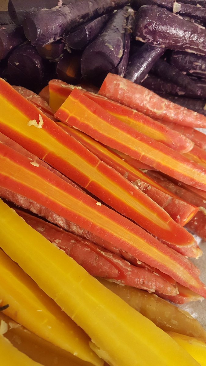 TQHKitchen's tweet photo. Amazing English heritage carrots being served along side juicy award winning beef from @Toriandbensfarm today @QueensBelton #greatbritain https://t.co/S0GWKohWif