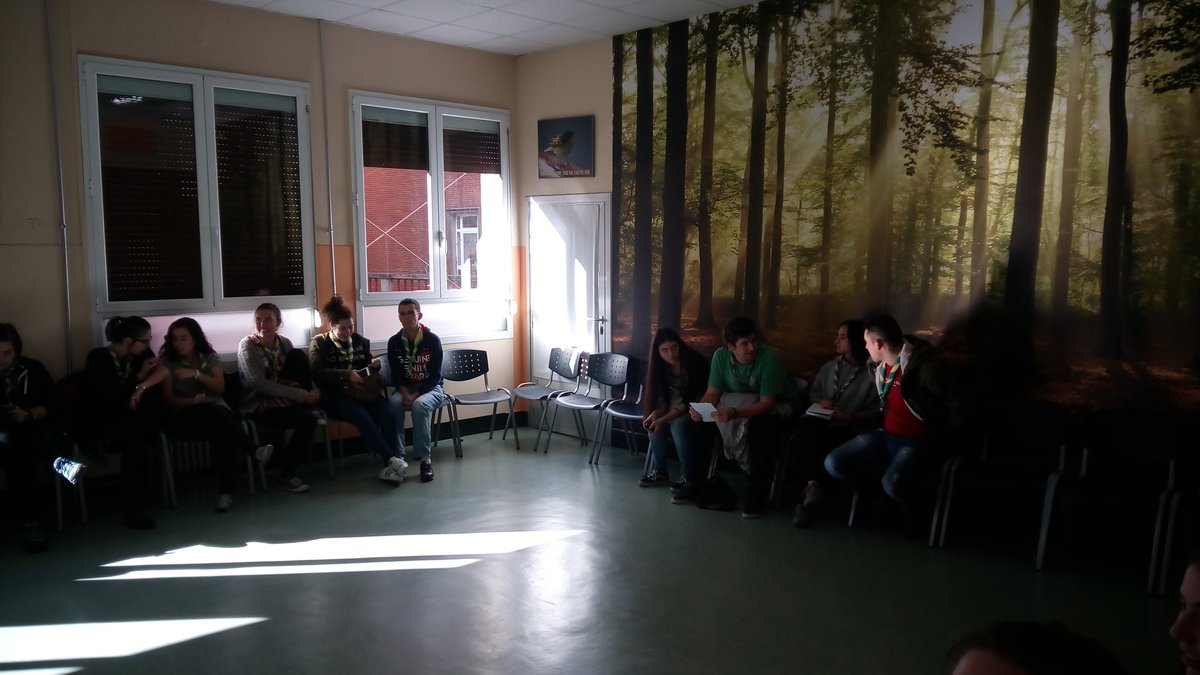 Euskai_'s tweet photo. Asamblea eskaut ezkermeatzaldeal en @lasallesestao  compartiendo en zona https://t.co/yEfgcuvdXA