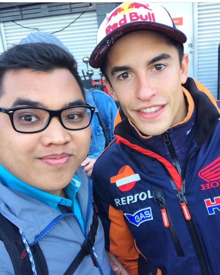 updatesmarquez's tweet photo. Marc con fans en phillip island https://t.co/xDzi3Cb0Xf