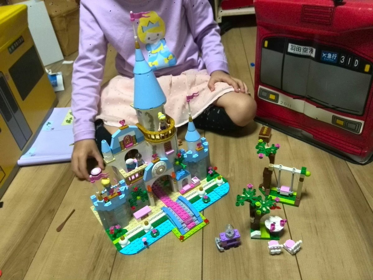 ふくみみや على تويتر 6歳誕生日にプレゼントしたlegoのシンデレラ城 毎日ちょっとずつ組み立てて5日で出来上がりました 作っては弟に壊され お姉ちゃん頑張った Lego レゴ シンデレラ城 6歳誕生日 誕生日プレゼント 女の子 6歳