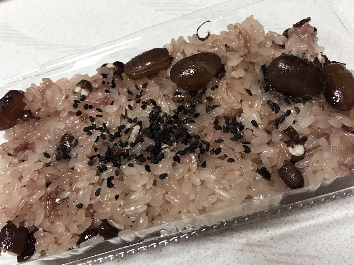 東伊豆町観光産業課 私 お赤飯大好きなんですが皆さんは 稲取のお赤飯には甘納豆が入っているんですよ 昔からこのお赤飯 だったので甘納豆が入っていない普通のお赤飯を食べた時 甘納豆入れ忘れてるねー と本気で言ったことがあります 港の朝市で 東伊豆町観光産業課 私 お赤飯大好きなんですが皆さんは 稲取のお赤飯には甘納豆が入っているんですよ 昔からこのお赤飯 だったので甘納豆が入っていない普通のお赤飯を食べた時 甘納豆入れ忘れてるねー と本気で言ったことがあります 港の朝市で