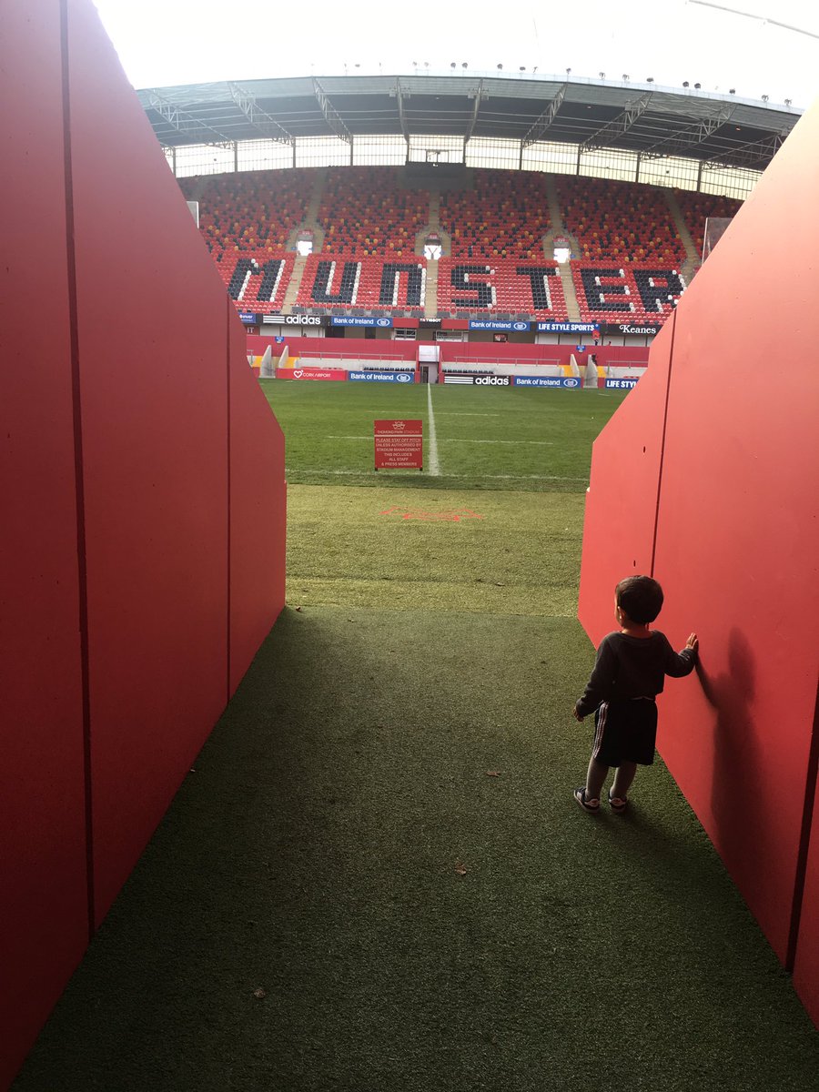 SimonZebo's tweet photo. No team in the world would of beaten us yesterday with that support from the fans and axel looking down on us.What a place.#RIPAxel #SUAF 🔴🔴 https://t.co/MtxtmazzYm