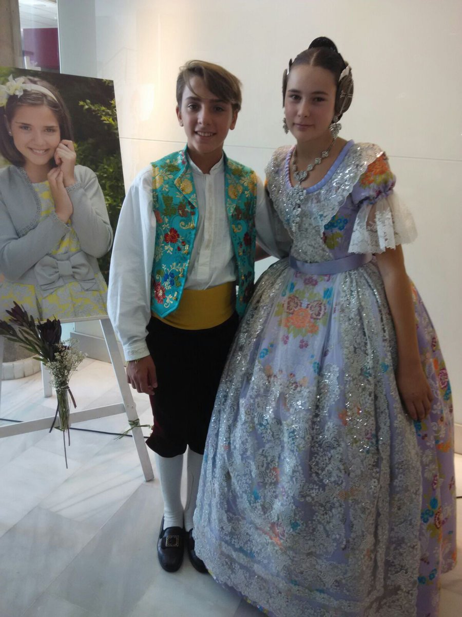 FallaMosquit's tweet image. Nostra Reina Infantil i President a la presentació de la F.M.I de Gandia 2017. #mosquit #falles2017