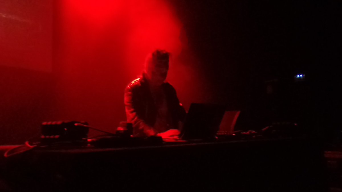 DanTerminus's tweet photo. @SurgeryKult on stage - he litterally destroyed the stage (and his own neck) #synthzilla #SurgeryHead https://t.co/xGBvcyWqXj