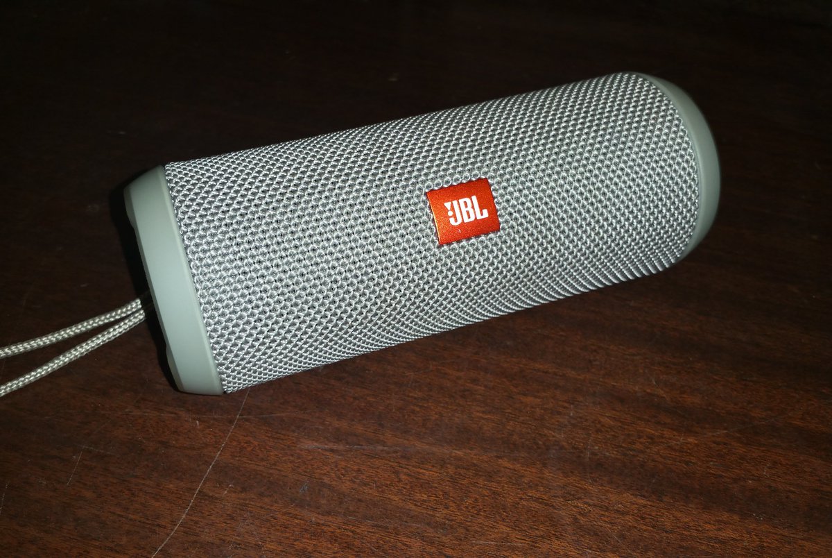 iamjopaulo's tweet image. #MusicTools 
This is by far one of the best Bluetooth speakers around by @JBLaudio 
Pumping bass &amp;amp; top quality audio. 🎼 
#Flip3