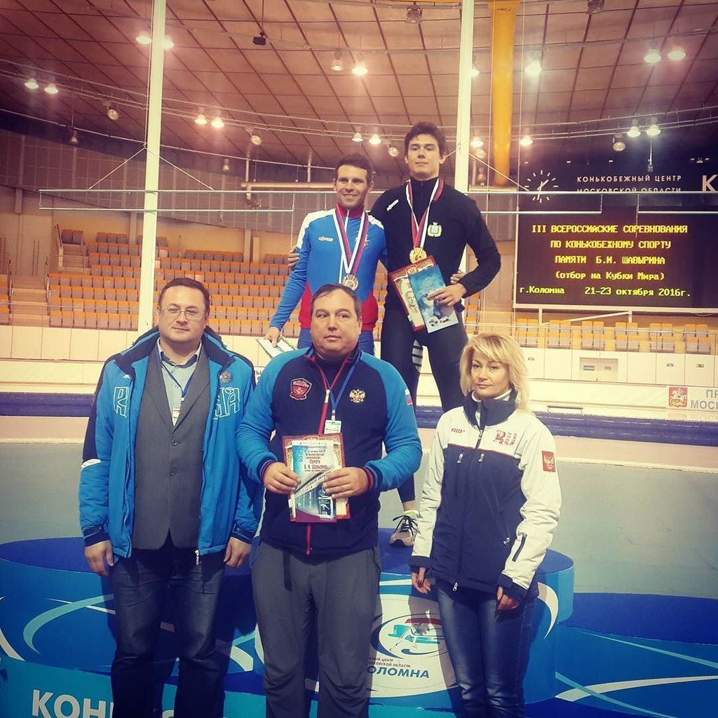 sergey_lisin's tweet photo. #награждение героев 10 км., Данилы Семерикова и @seryaev_evgeniy
#спорт #коньки #speedskat… https://t.co/TXmPLeRn1Z https://t.co/3O0bDcPmfj